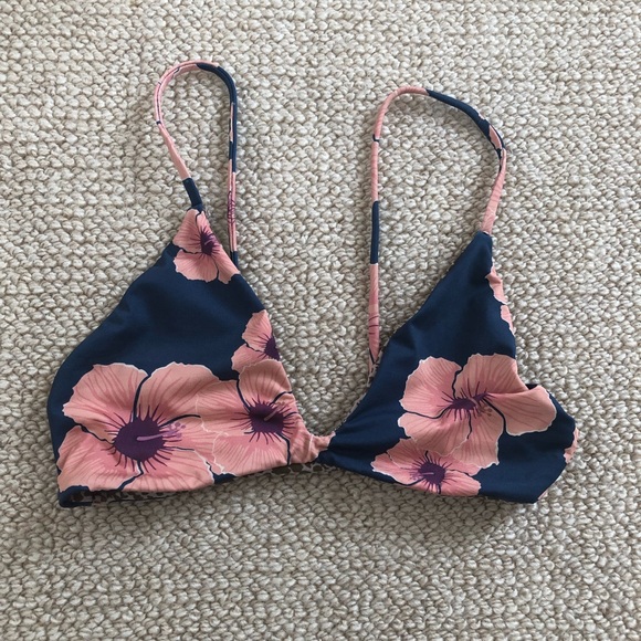 acacia swimwear Other - Acacia swimwear hibiscus bikini top size small